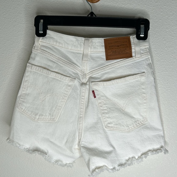 LEVI'S Premium Ribcage Cutoff Ivory Shorts Raw Hem Distressed Size 23” - Picture 4 of 9